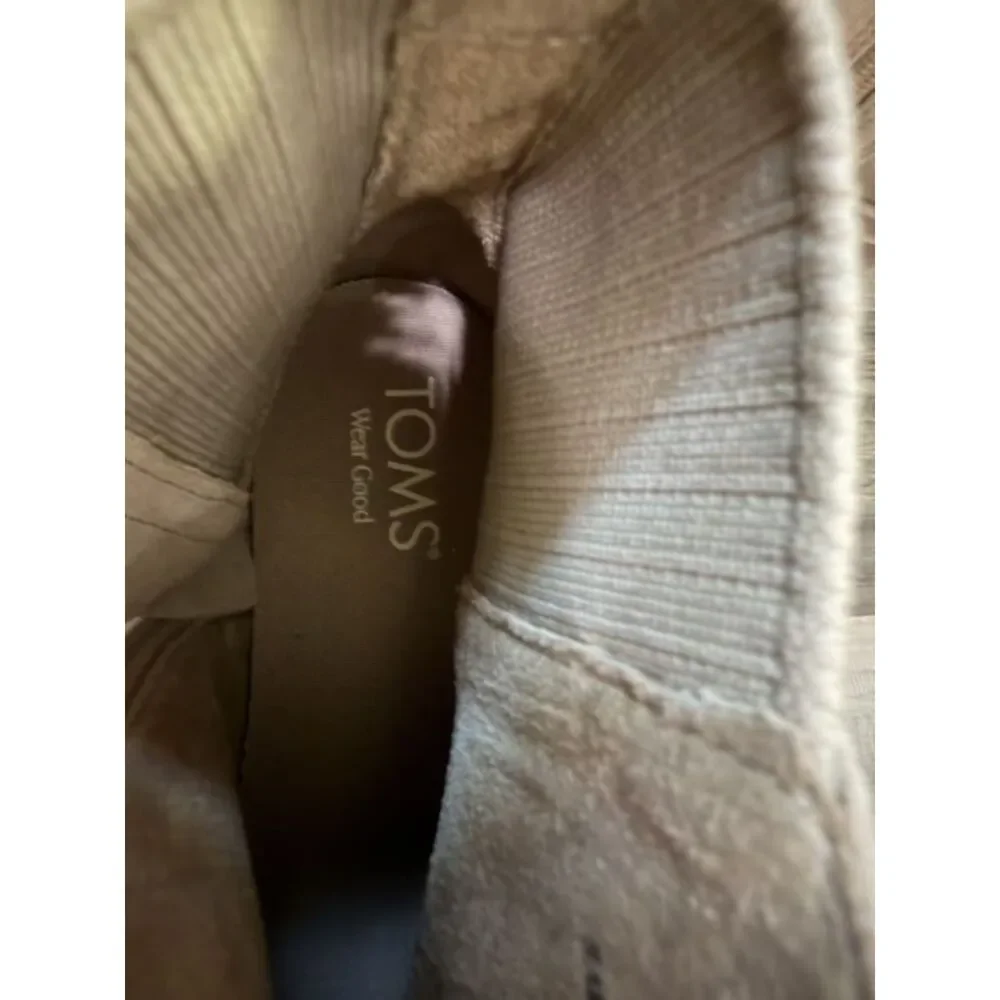 TOMS Astrid Taupe Suede Chelsea Lug Sole Ankle Boots Women’s 7 NWOB Sample